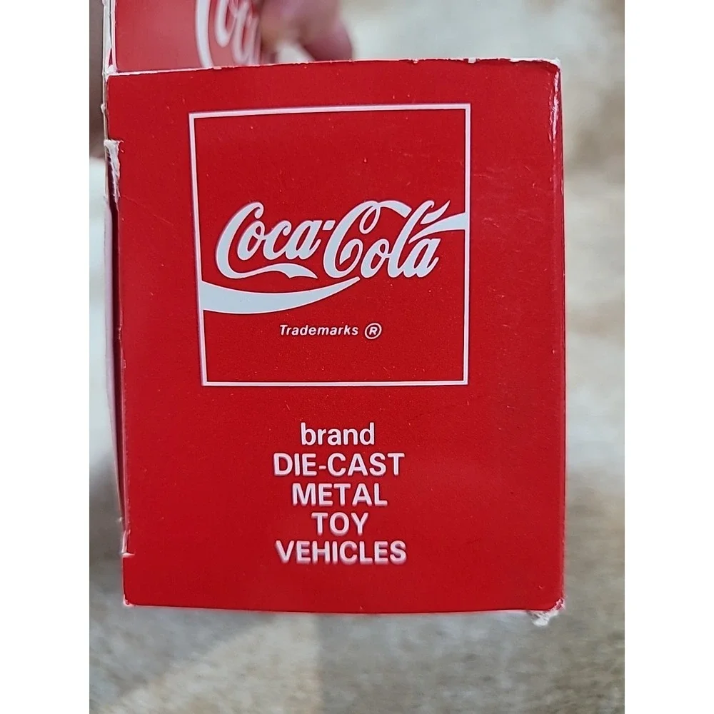 Coca-Cola 1948 CHRYSLER Windsor 1/43 scale Diecast NIB‎